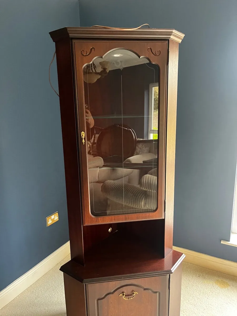Glass display cabinet