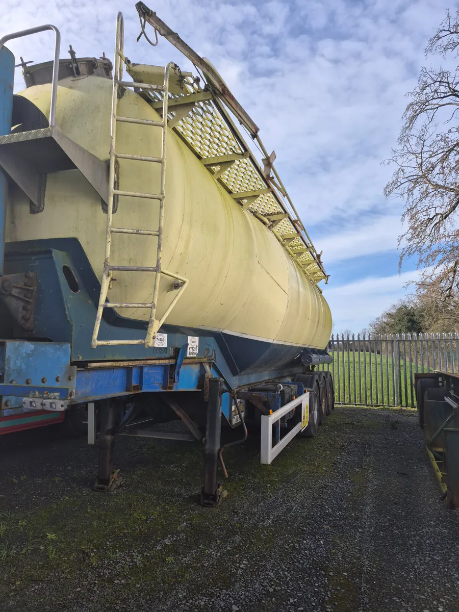 2005 Fruehauf Tanker - Image 2