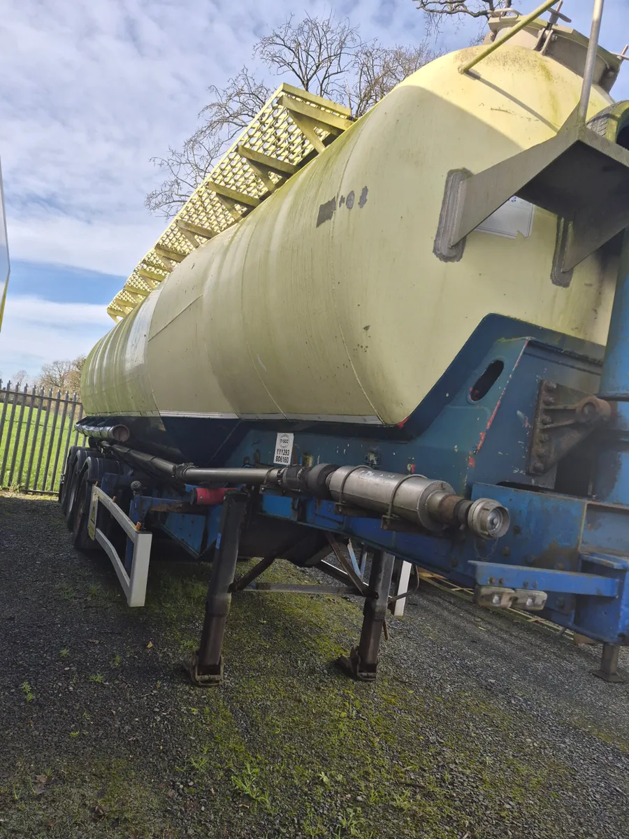 2005 Fruehauf Tanker - Image 1