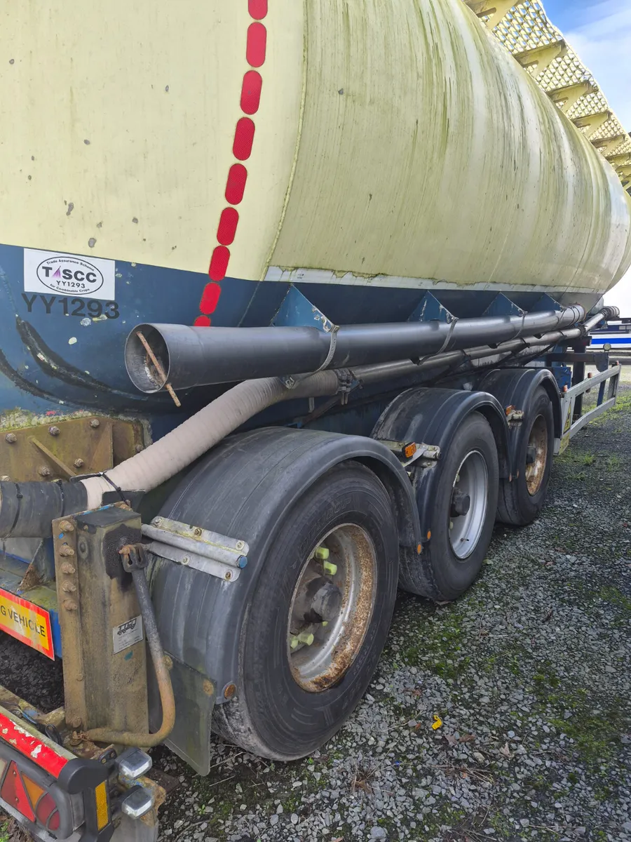 2005 Fruehauf Tanker - Image 1