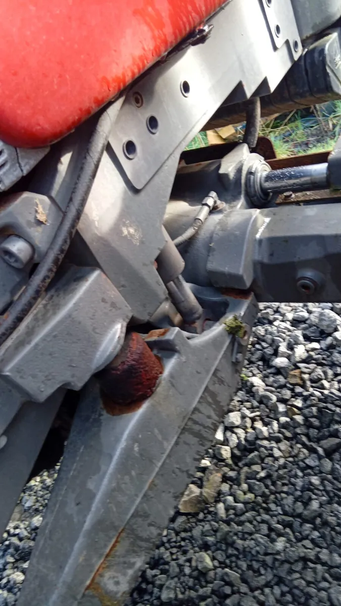 Valtra N141 - Image 3