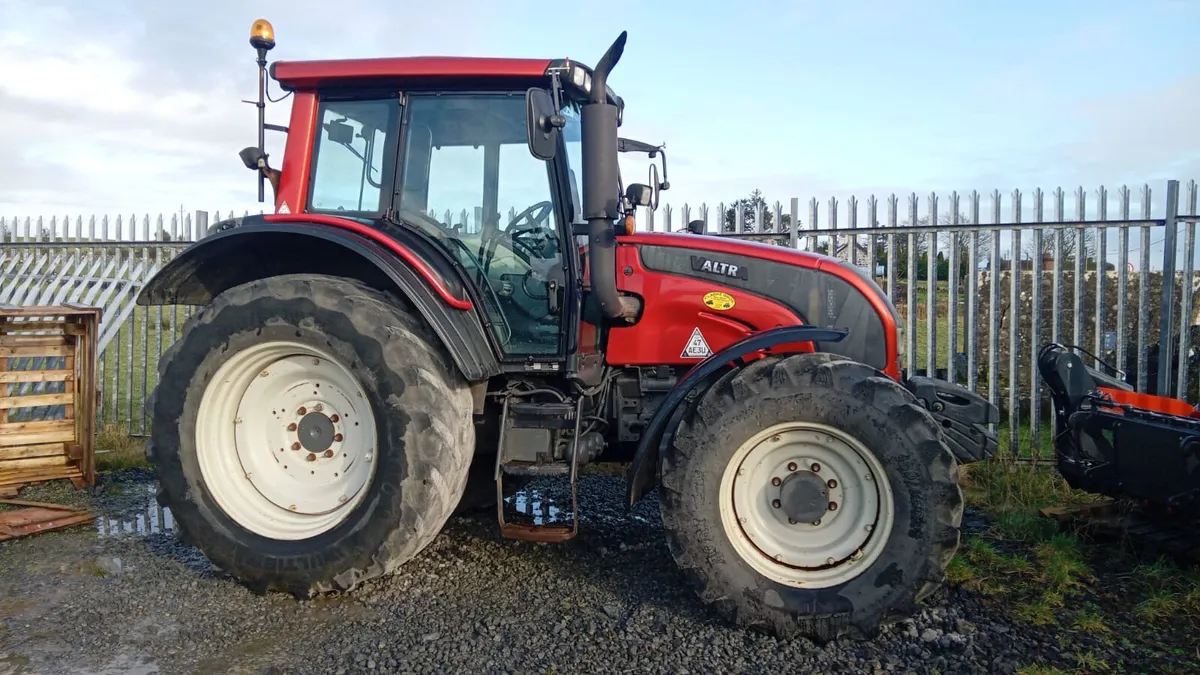 Valtra N141 - Image 1