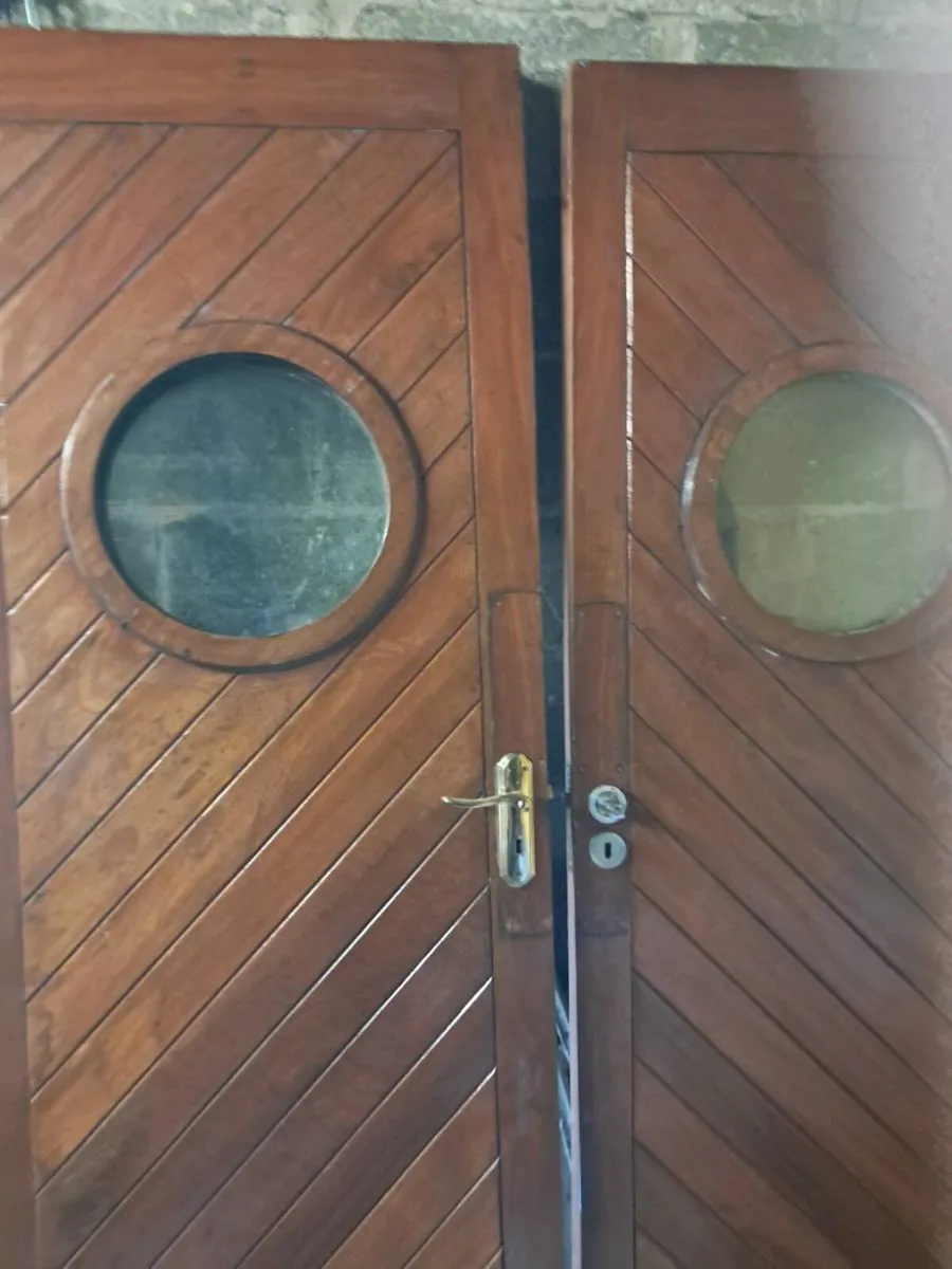 2 heavy teak doors - Image 3