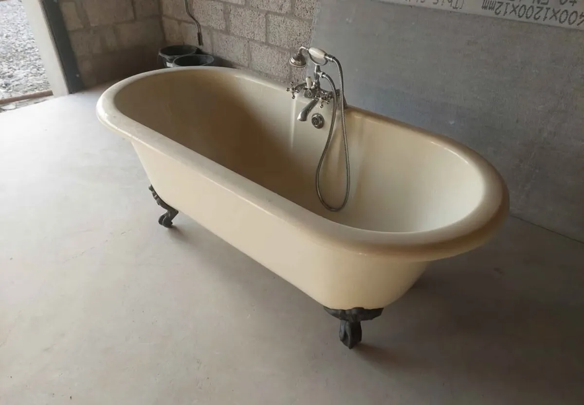 Freestanding bath - Image 1