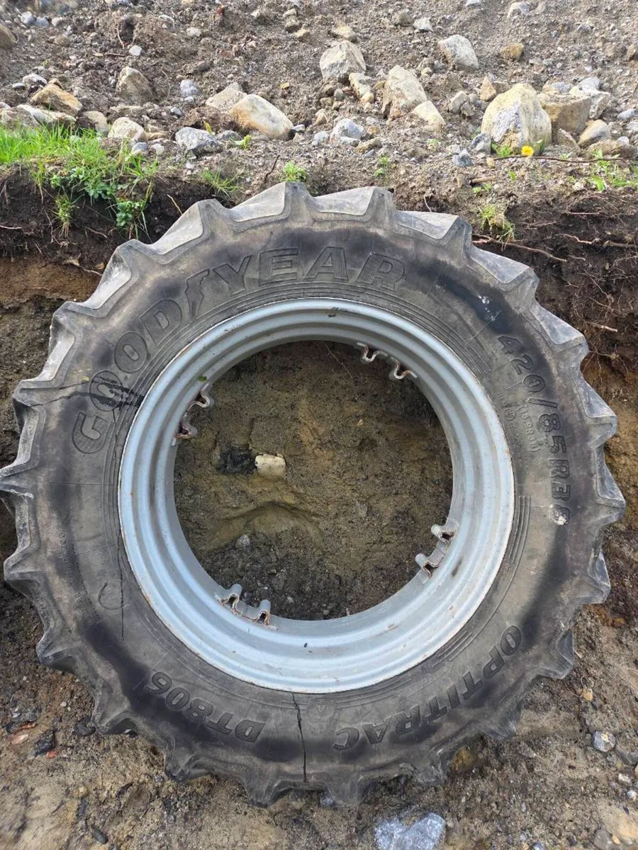 Tractor tyres - Image 1