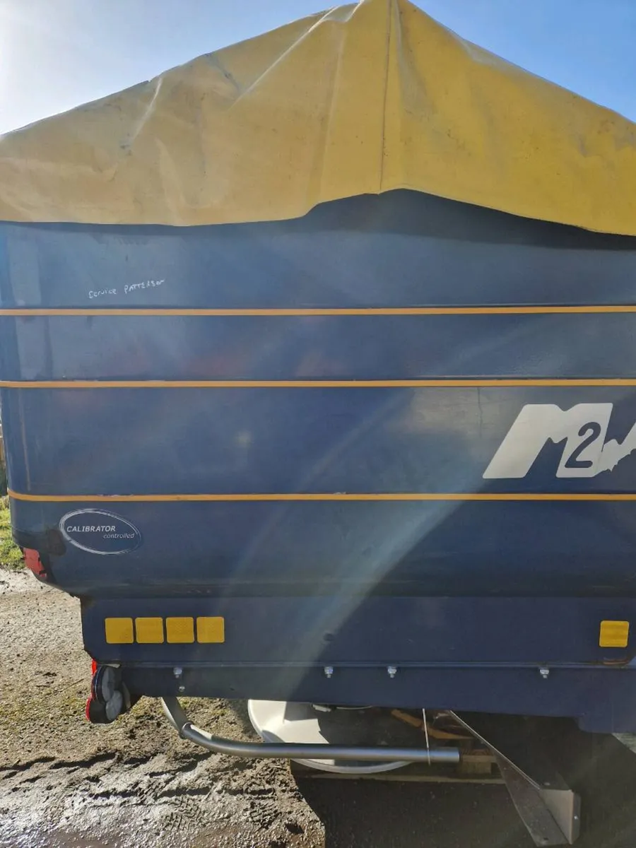 Fertiliser spreader - Image 2