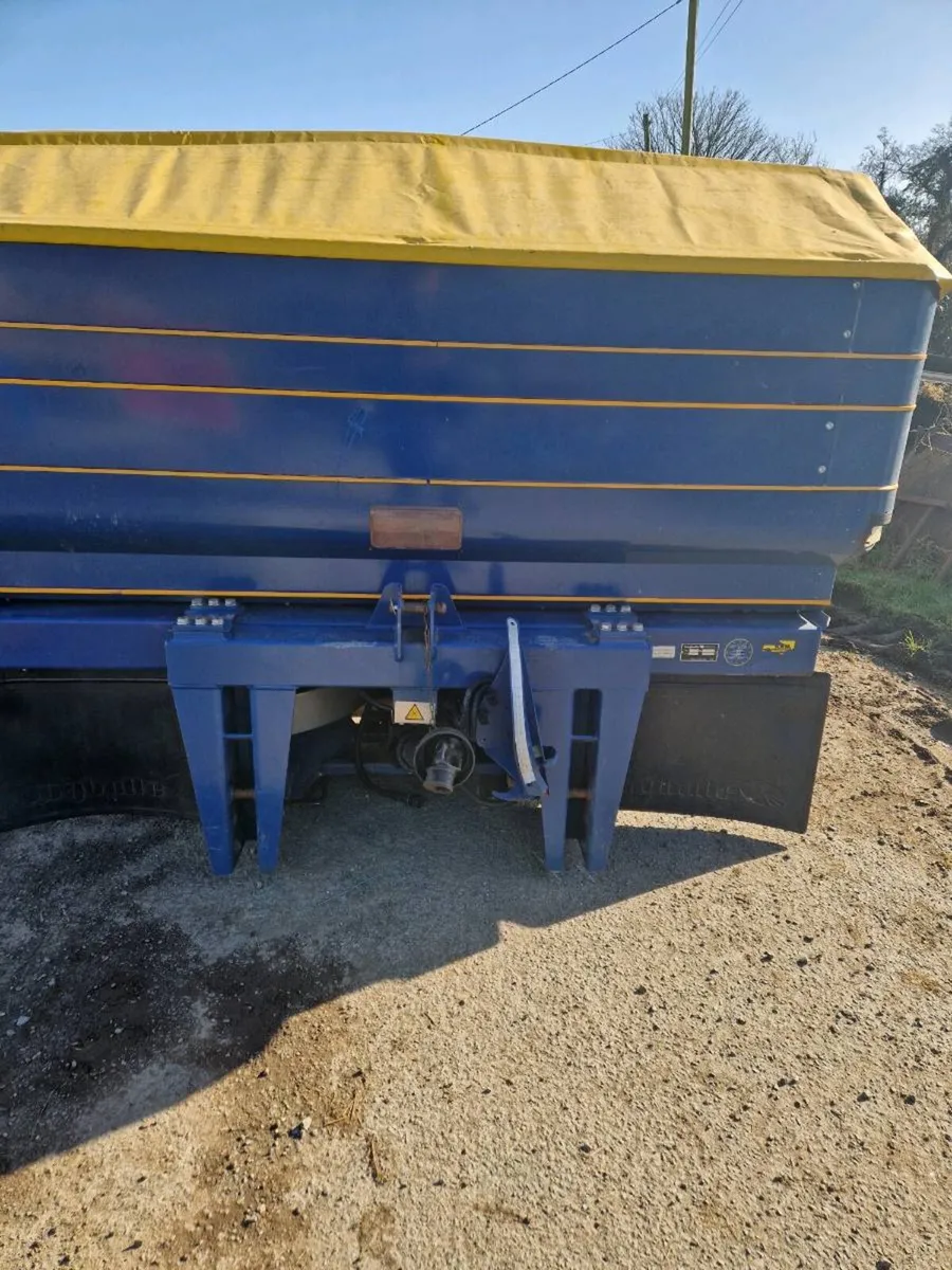 Fertiliser spreader - Image 4