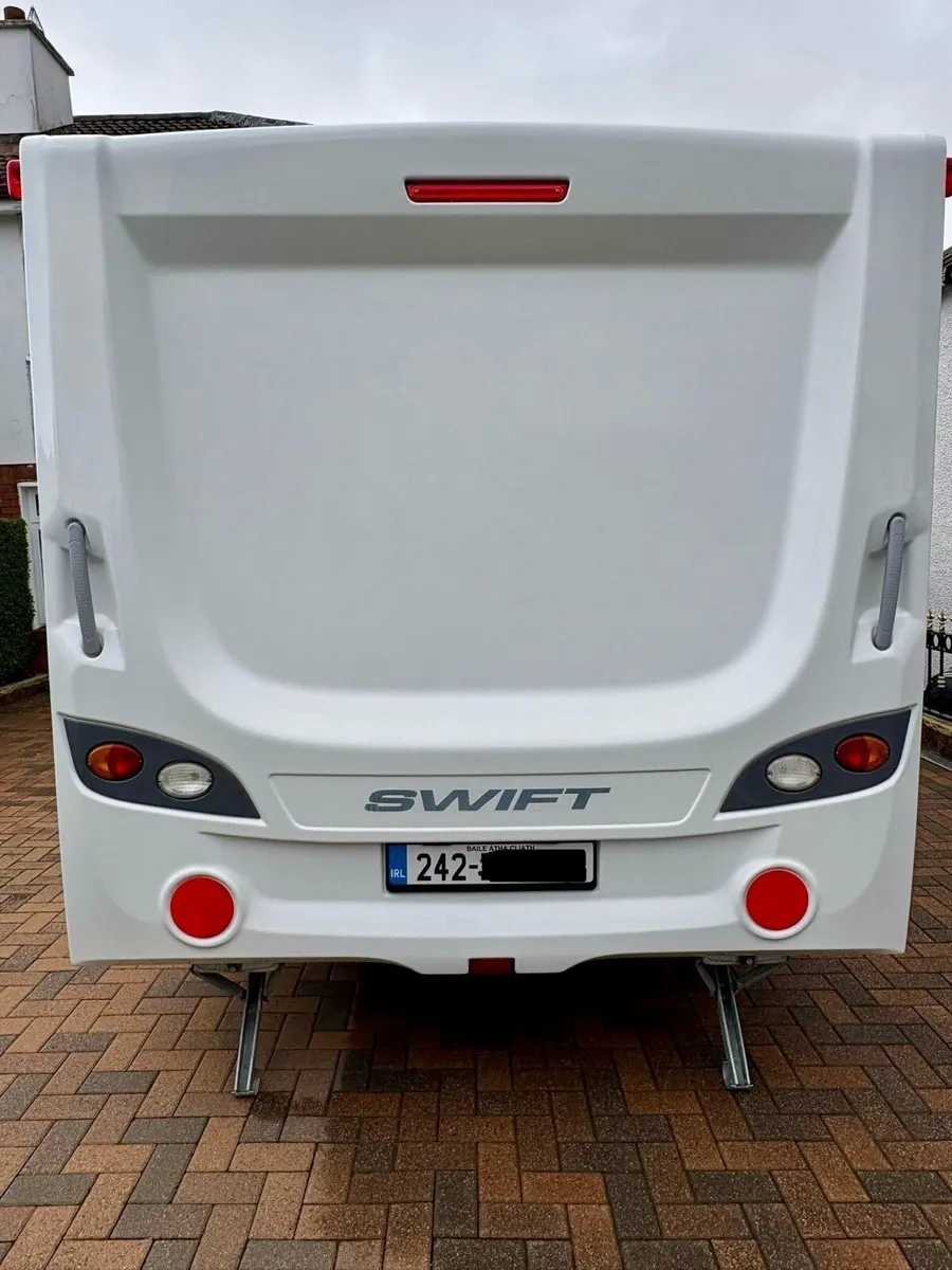 Swift Ace Envoy caravan - Image 3