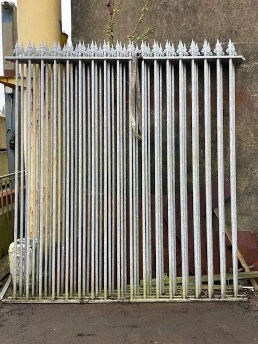 Ornate Railing - Image 2