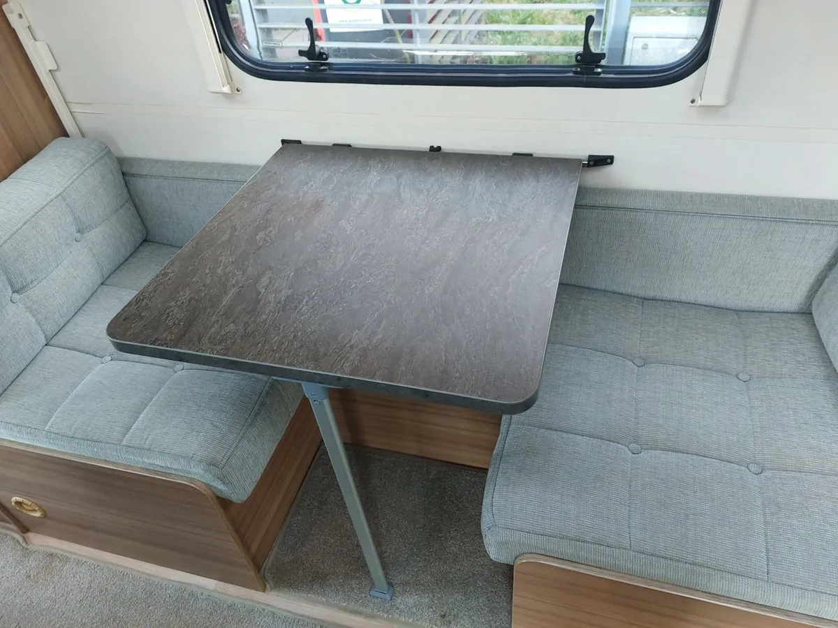 2016 Lunar Quasar 6 Berth – Bunks – Immaculate – M - Image 4