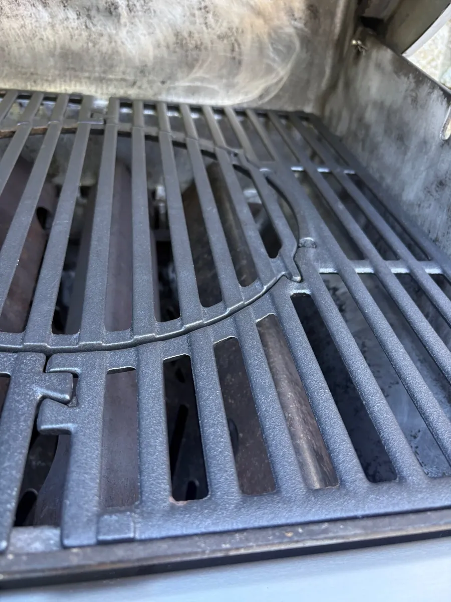 Weber Genesis 11 BBQ - excellent condition - Image 3