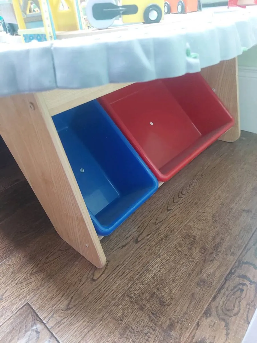 Train table including Thomas trains - Image 4