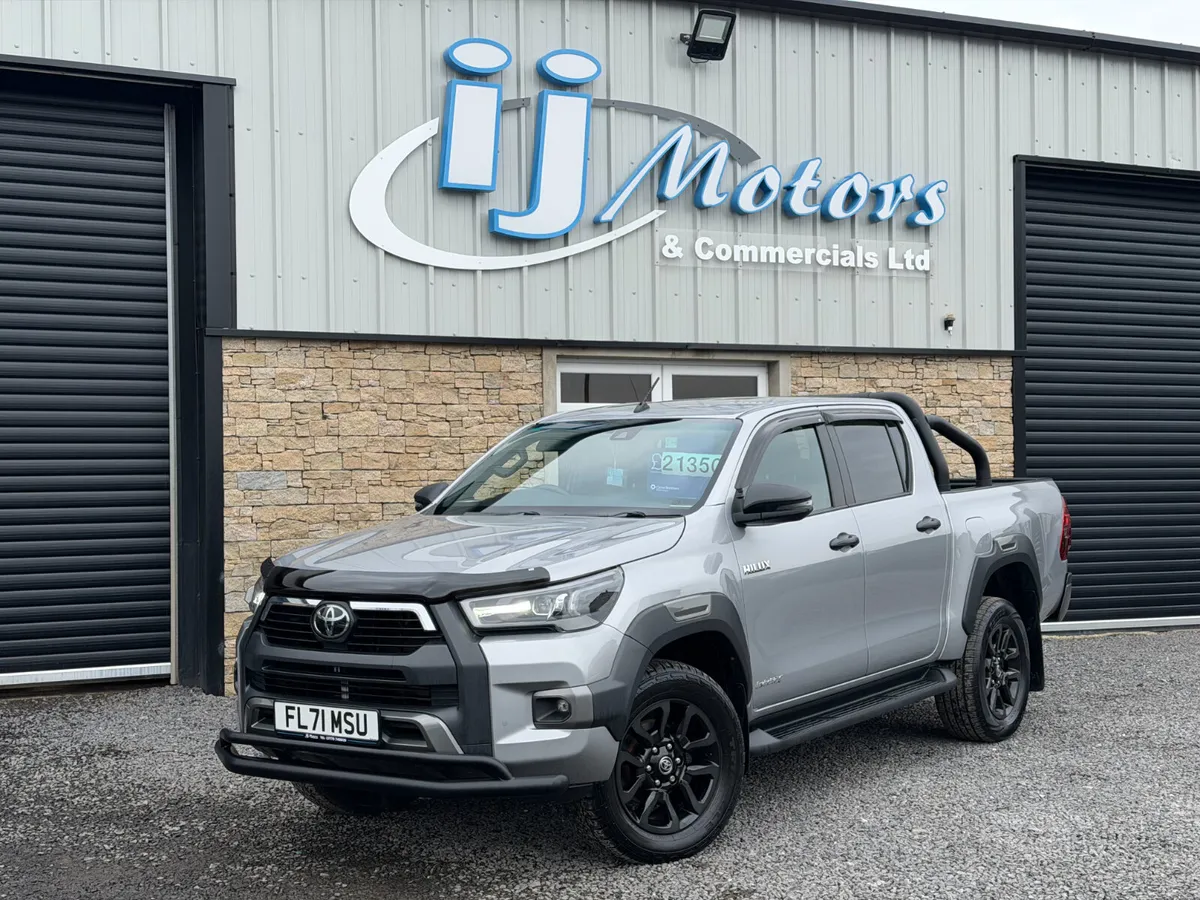 21 TOYOTA HILUX 2.8 D-4D INVINCIBLE X 4WD PICKUP - Image 3