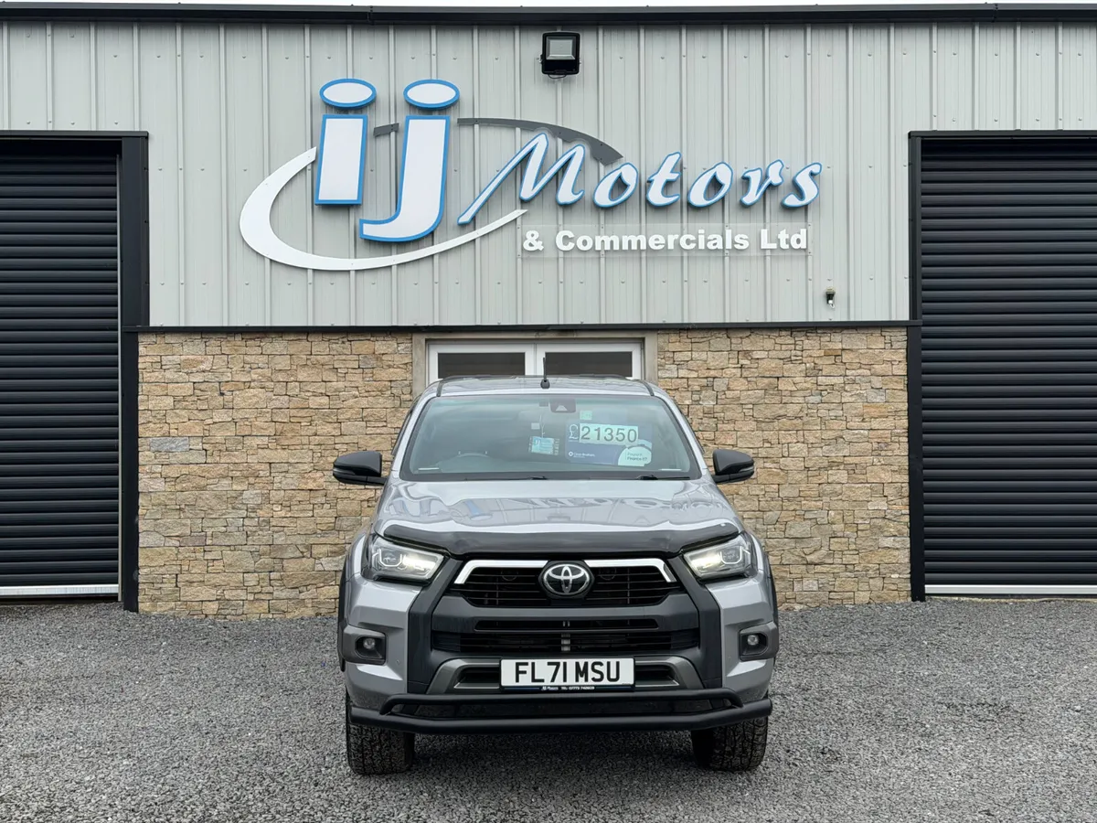 21 TOYOTA HILUX 2.8 D-4D INVINCIBLE X 4WD PICKUP - Image 2