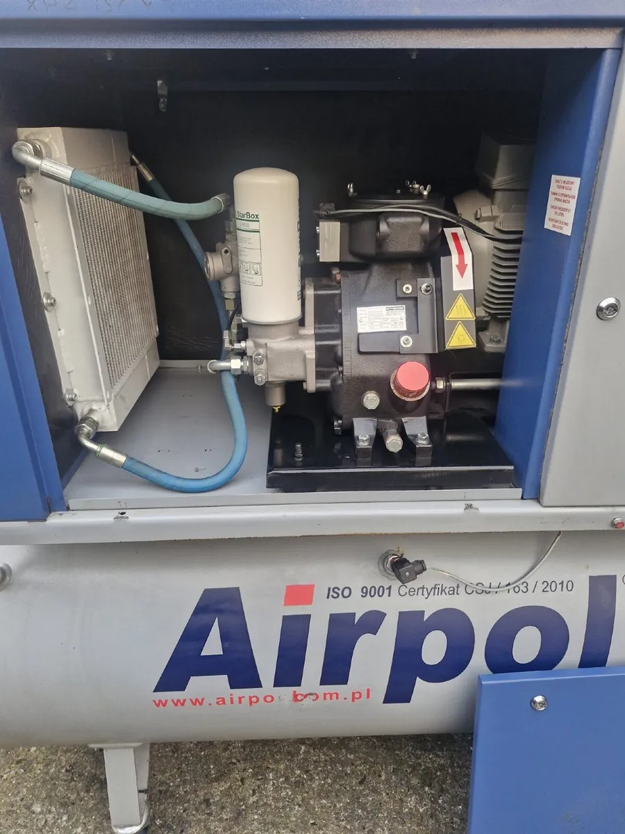 Airpol 7.5kw screw compressor with tank - Image 2
