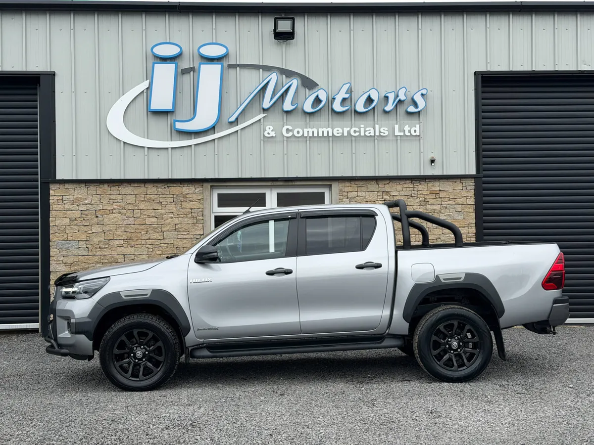 21 TOYOTA HILUX 2.8 D-4D INVINCIBLE X 4WD PICKUP - Image 4