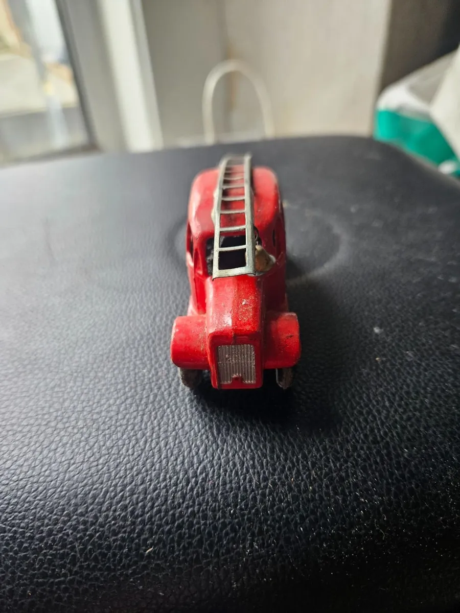 Dinky 1950's Fire Engine - Image 2