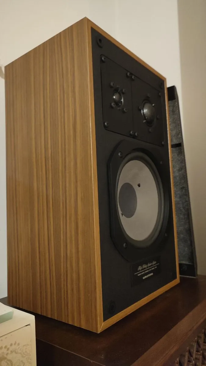 GRUNDIG BOX 660a,3way bookshelf speakers.LIKE NEW! - Image 2