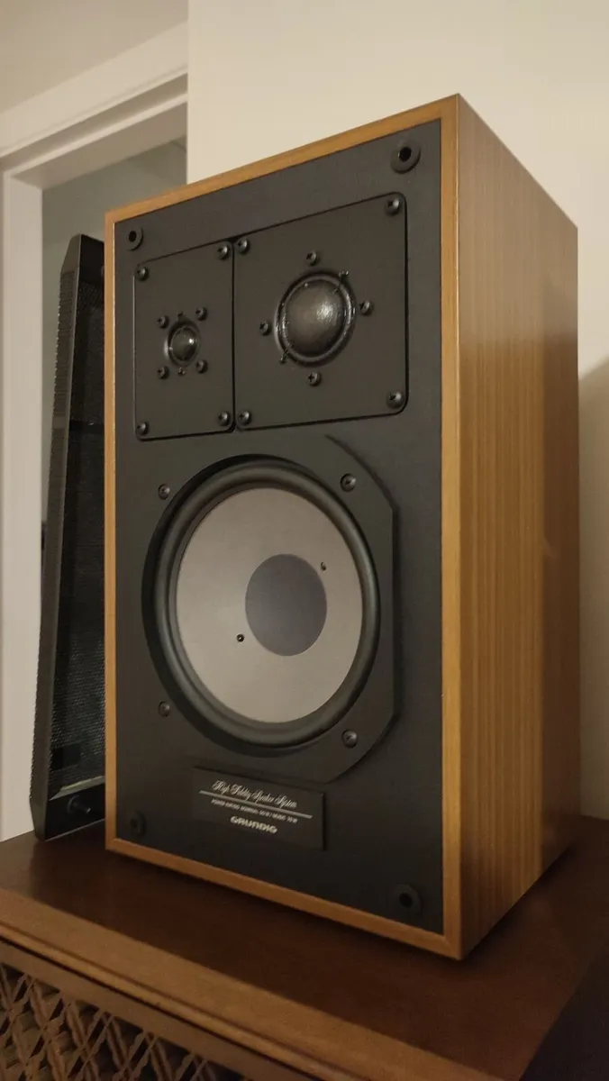 GRUNDIG BOX 660a,3way bookshelf speakers.LIKE NEW! - Image 1