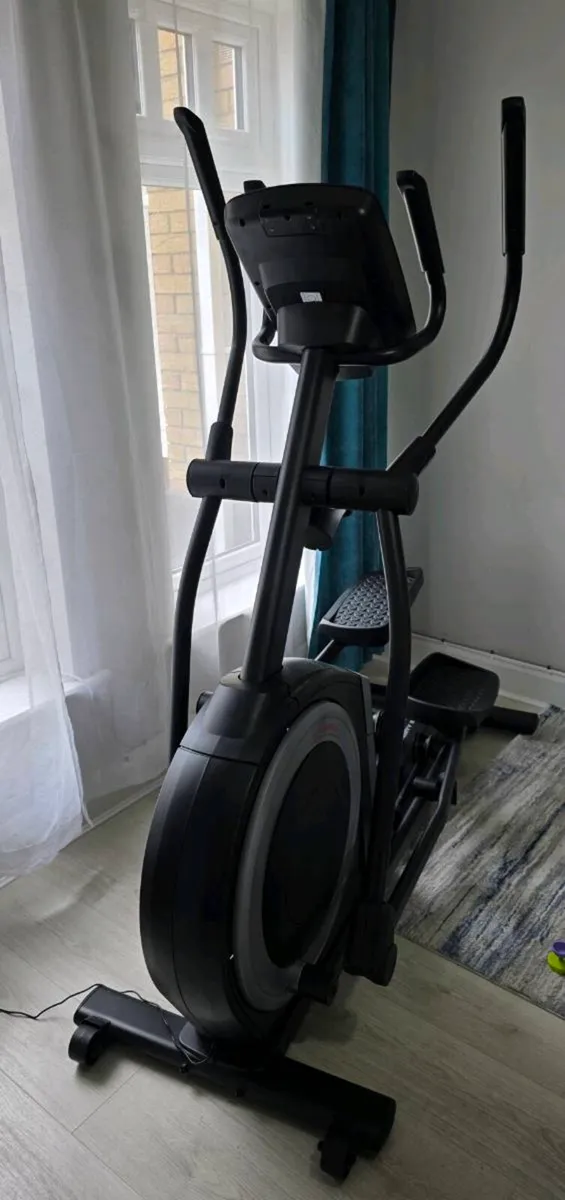 ProForm Carbon Elliptical Cross Trainer - Image 2