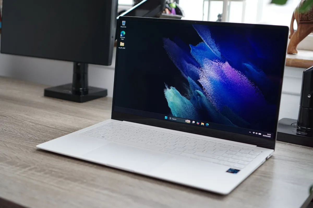 Samsung Galaxy Book Pro 15.6" OLED | i5-1135G7 - Image 1