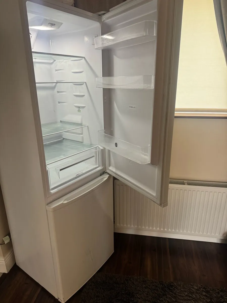 Hoover Fridge freezer - clean & Excellent - Image 1