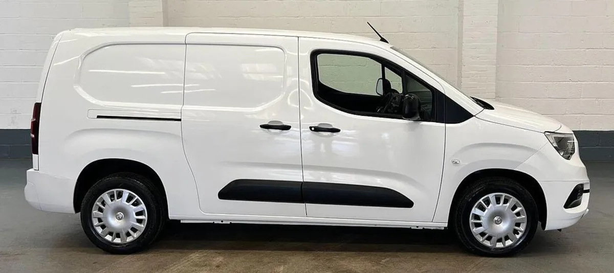 2020 Vauxhall Combo Panel Van - Image 3