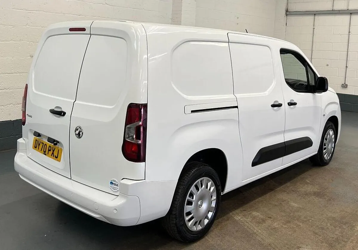 2020 Vauxhall Combo Panel Van - Image 2