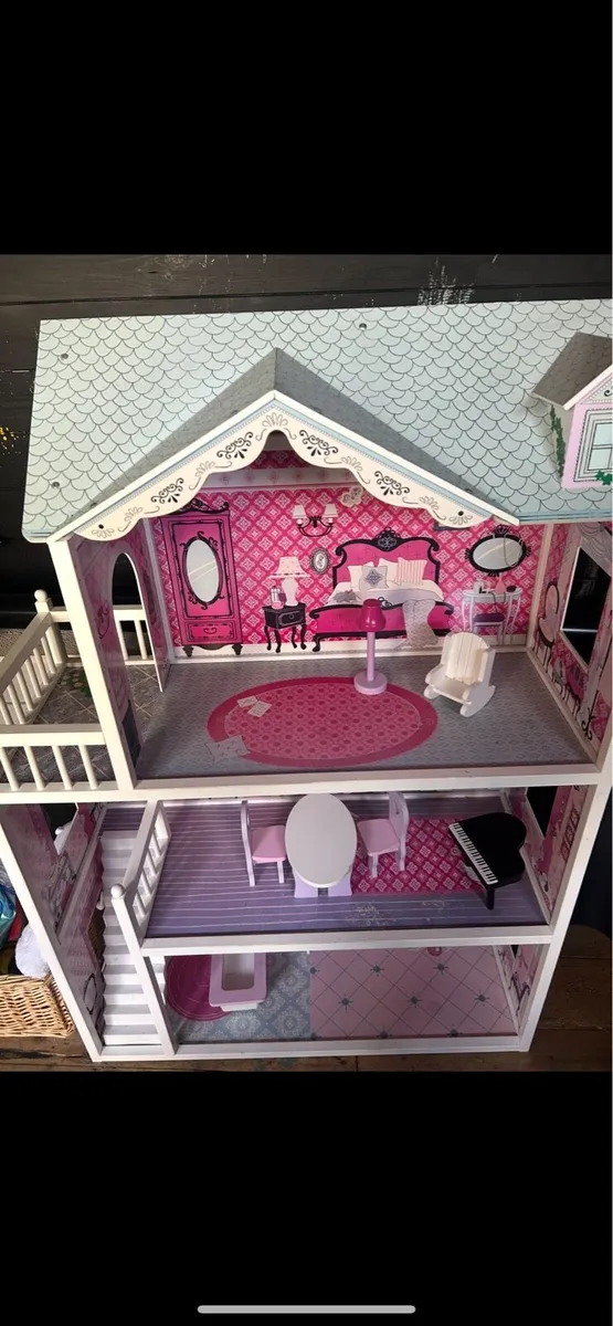 Dolls house - Image 1