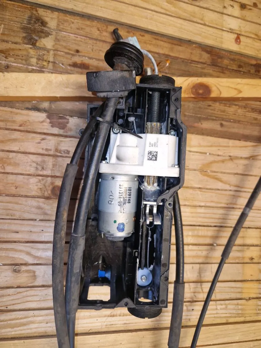 Parking brake actuator x5 bmw - Image 2