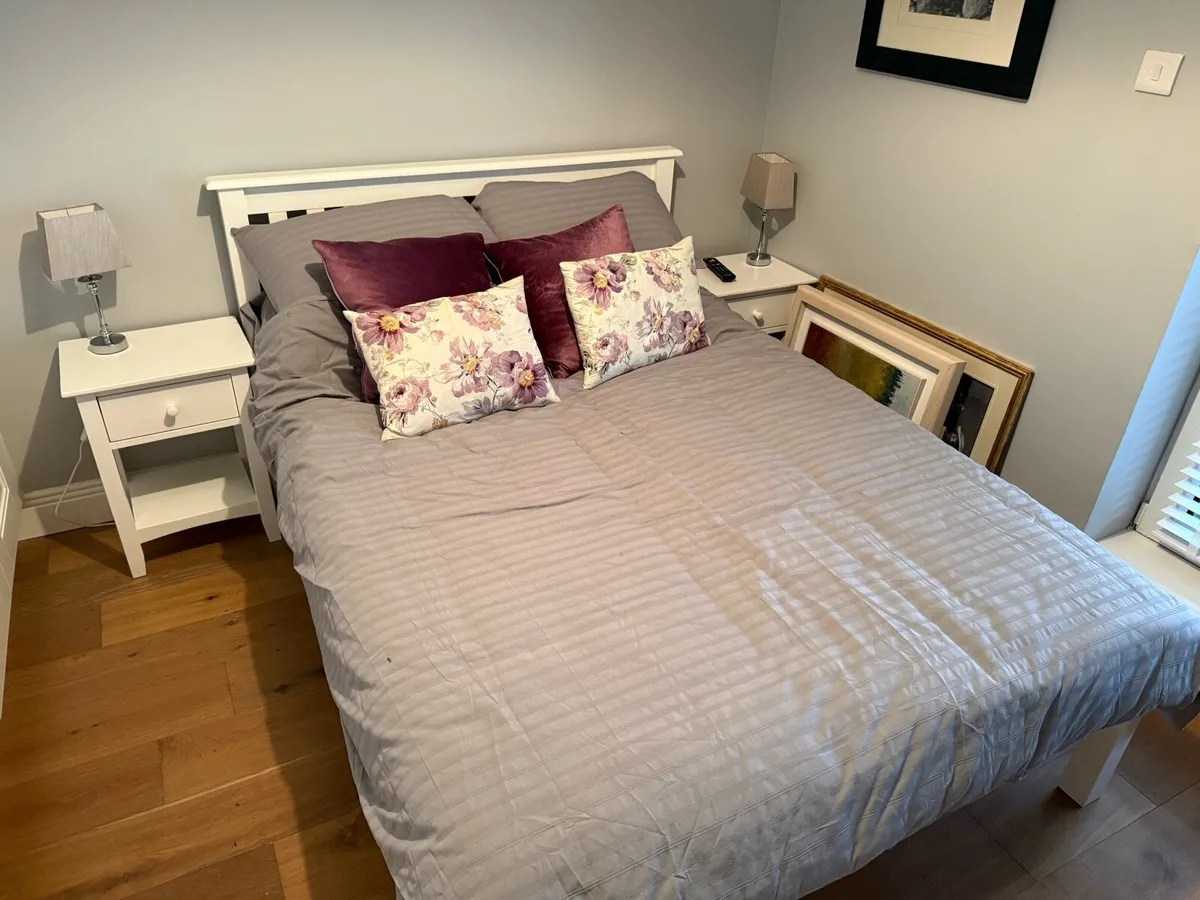 Double bed and lockers - Image 1