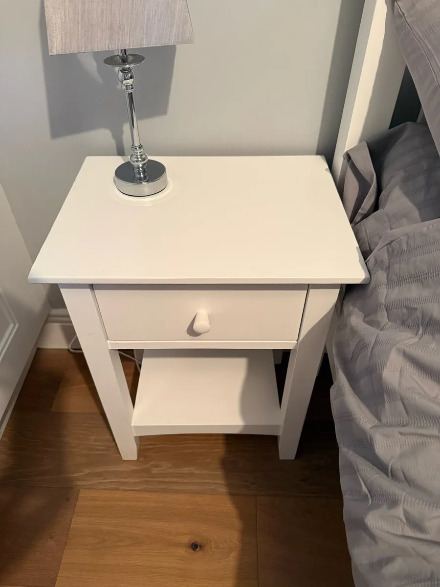 Double bed and lockers - Image 2