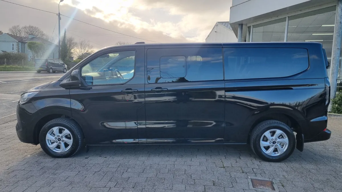 251 TOURNEO LWB NEW SHAPE PETROL HYBRID 9 SEATS - Image 3