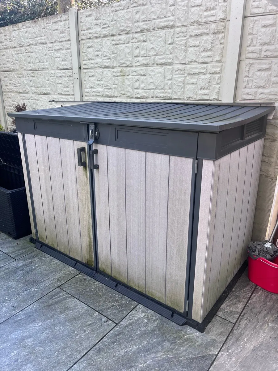 Keter extra large storage unit - Image 1