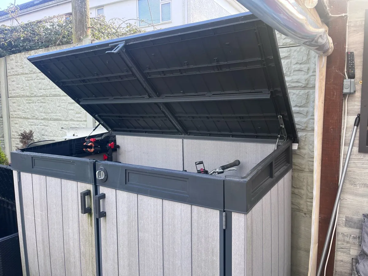 Keter extra large storage unit - Image 3