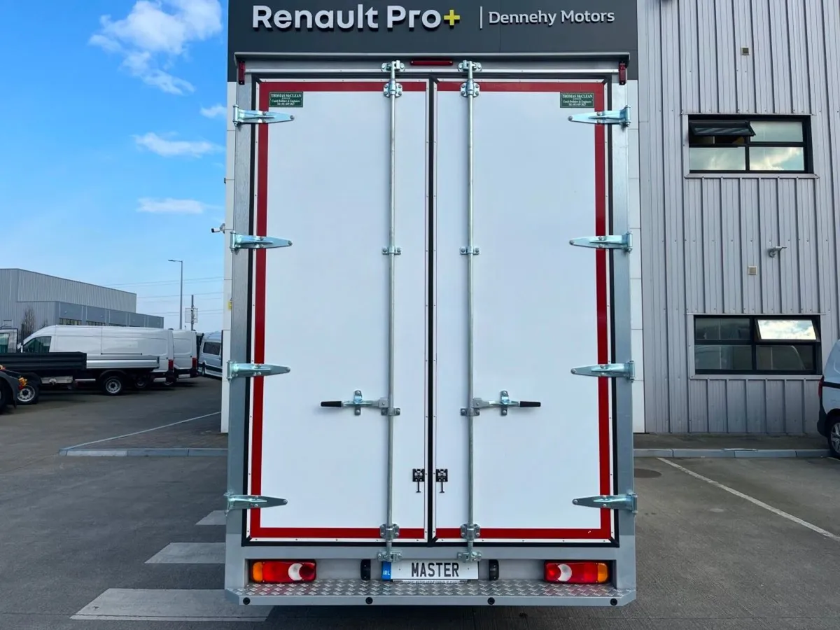 Renault Master Low Loader 4.3 meters Cargo Space - Image 4