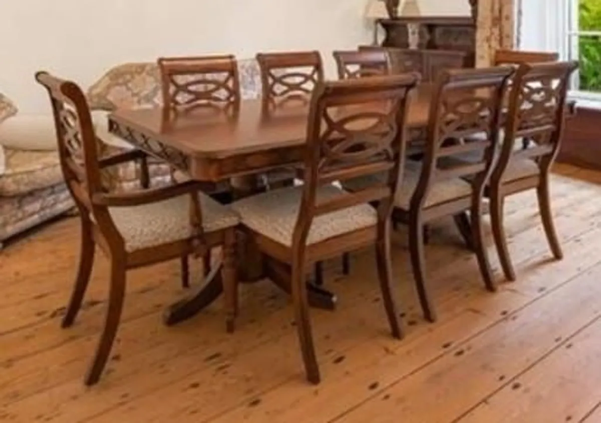 Mahogany dining table - Image 1