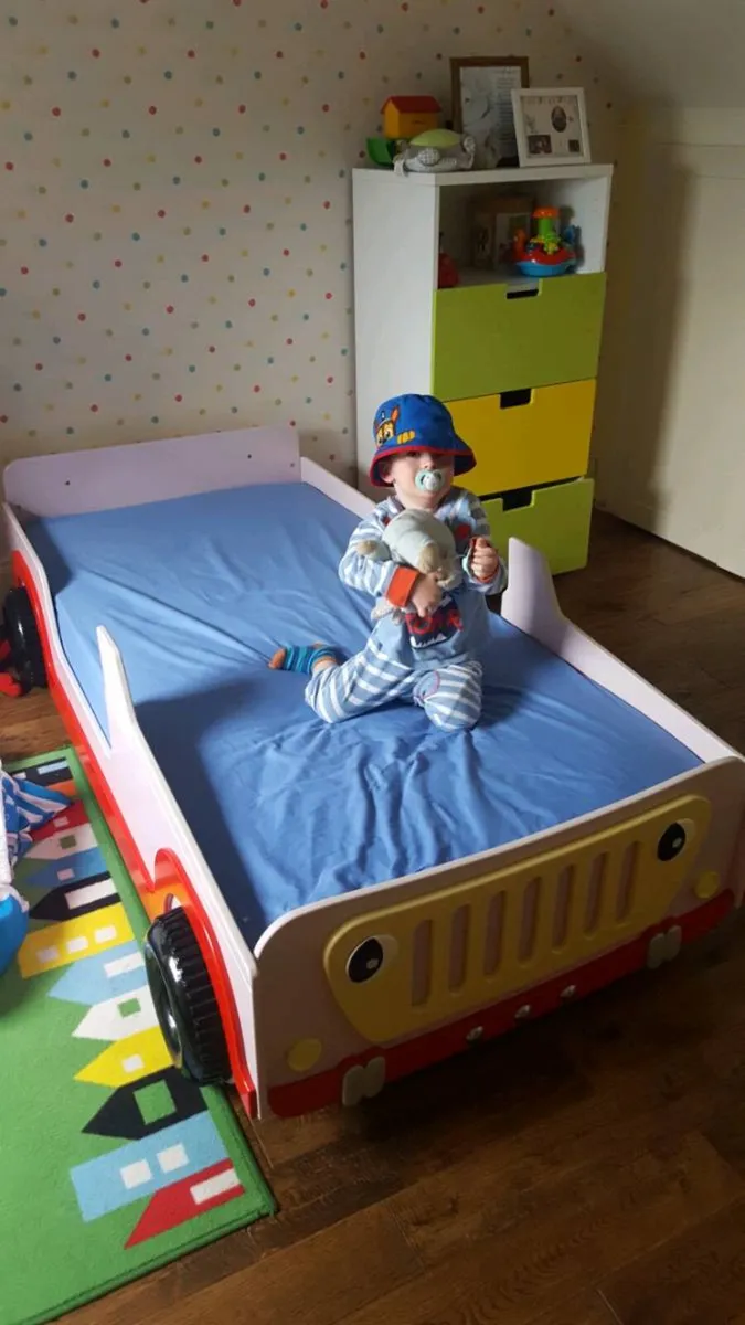 Kids racing car bed - Image 3