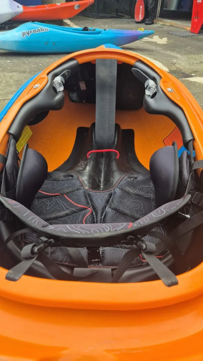 Used Dagger Axiom 8.0 Kayak - Image 2