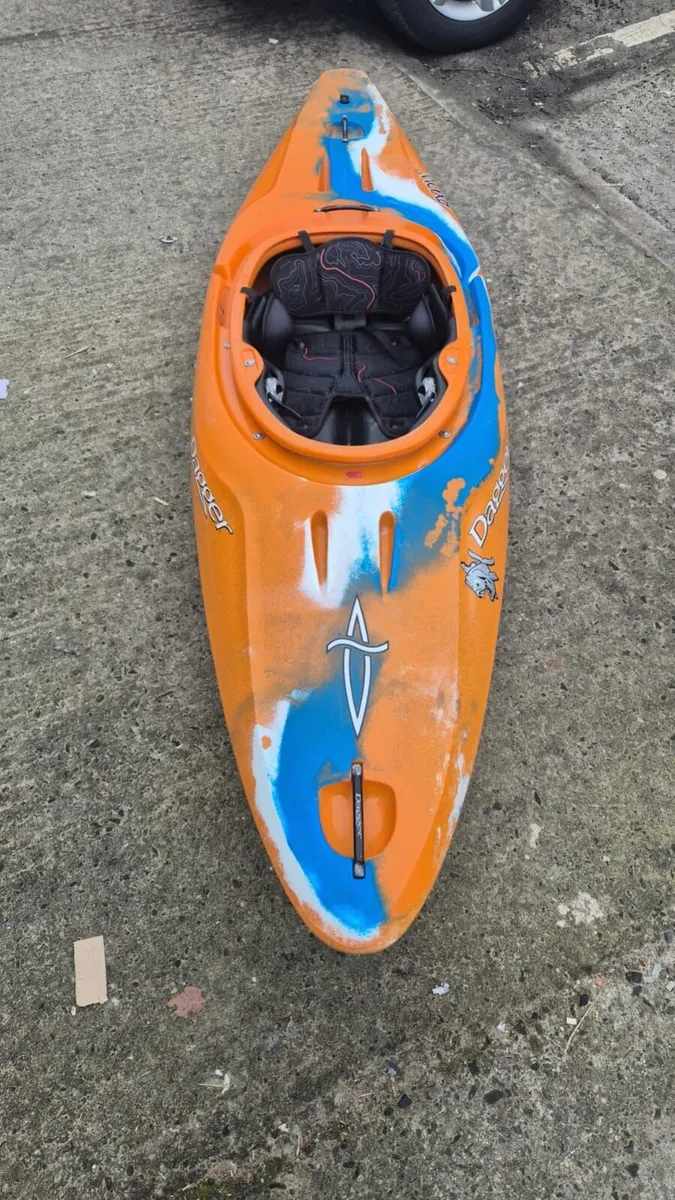 Used Dagger Axiom 8.0 Kayak - Image 3