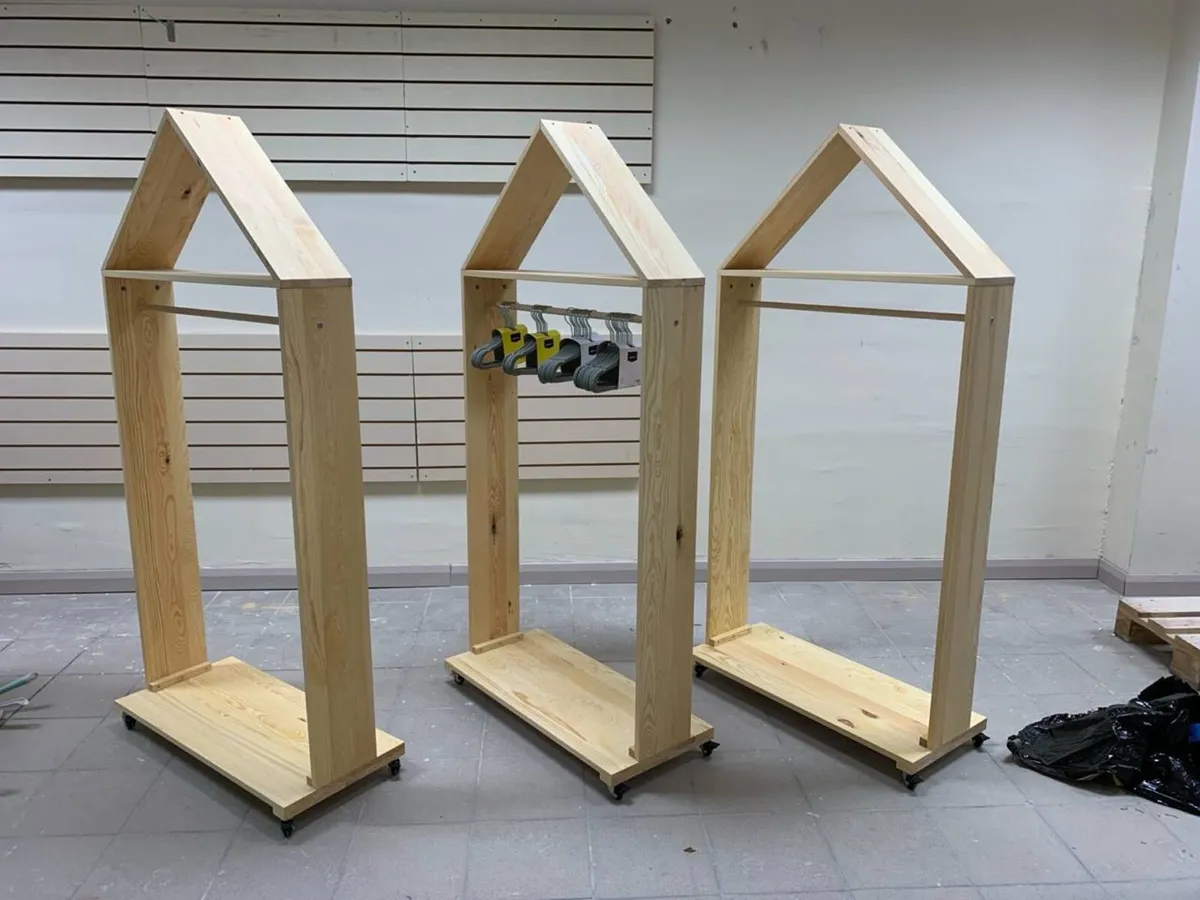 Clothing rack - Image 1