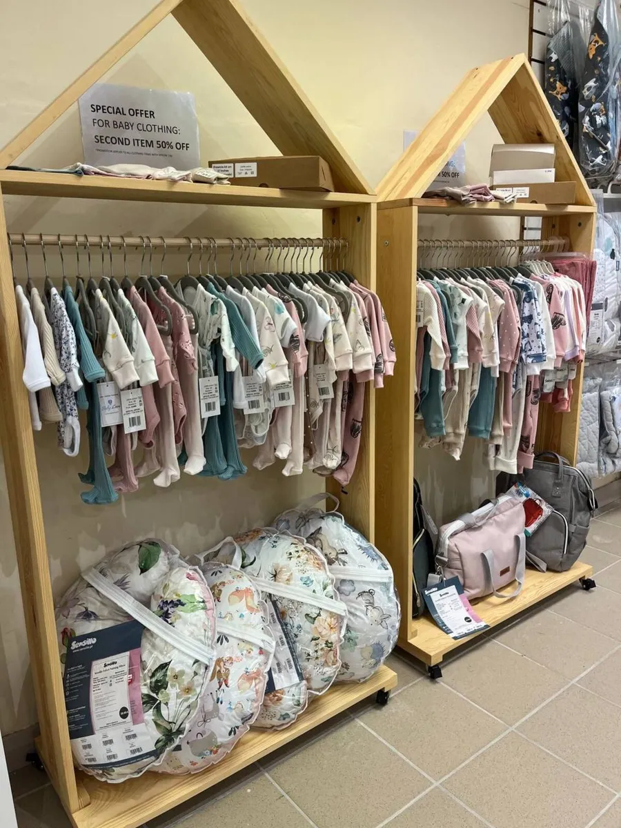 Shelving with clothing rack - Image 3