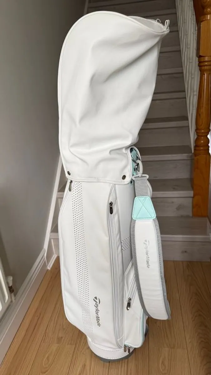 TaylorMade SIM2 Max Womens Right Handed Full Golf Set Graphite Excellent Condition - Image 2