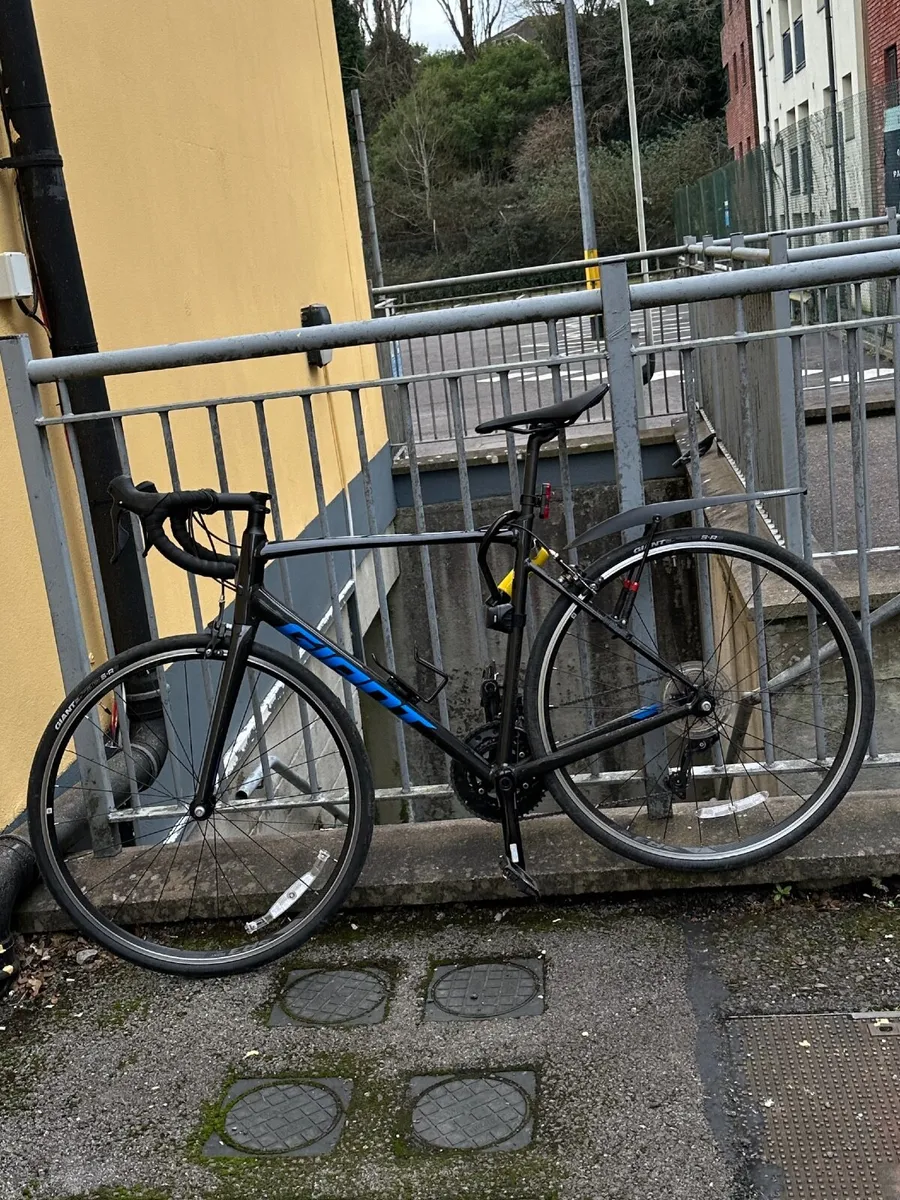 Giant Content SL1 Bike +  Accessories - Image 2