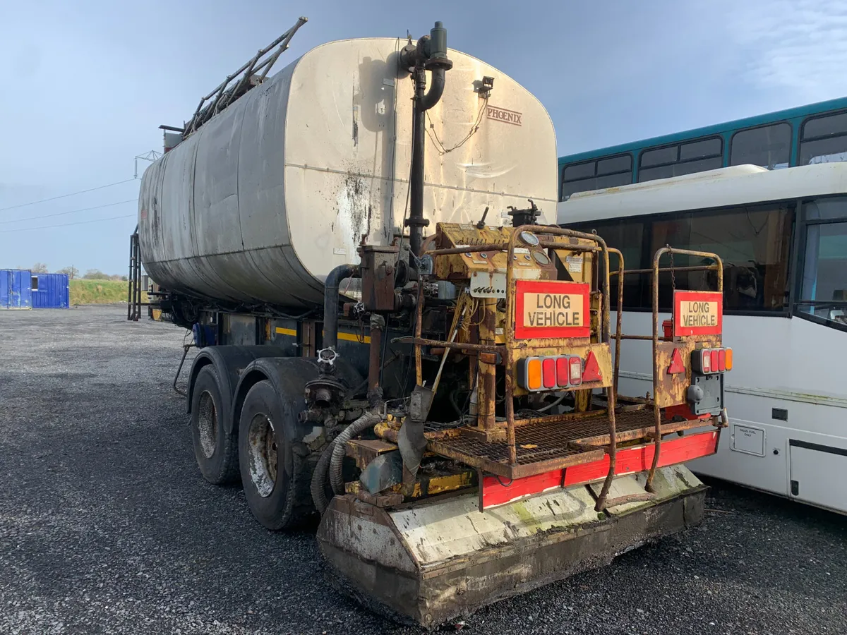 BID ONLINE NOW - ROTHDEAN TWIN AXLE TAR TANKER - Image 3