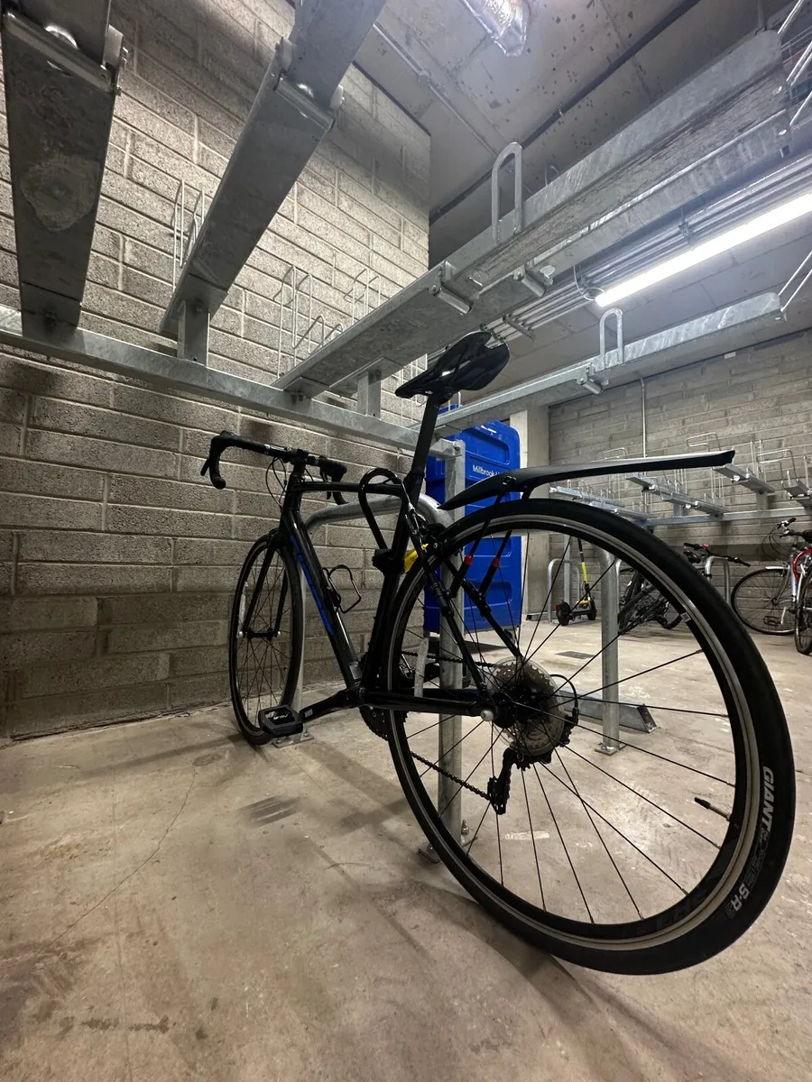 Giant Content SL1 Bike +  Accessories - Image 3