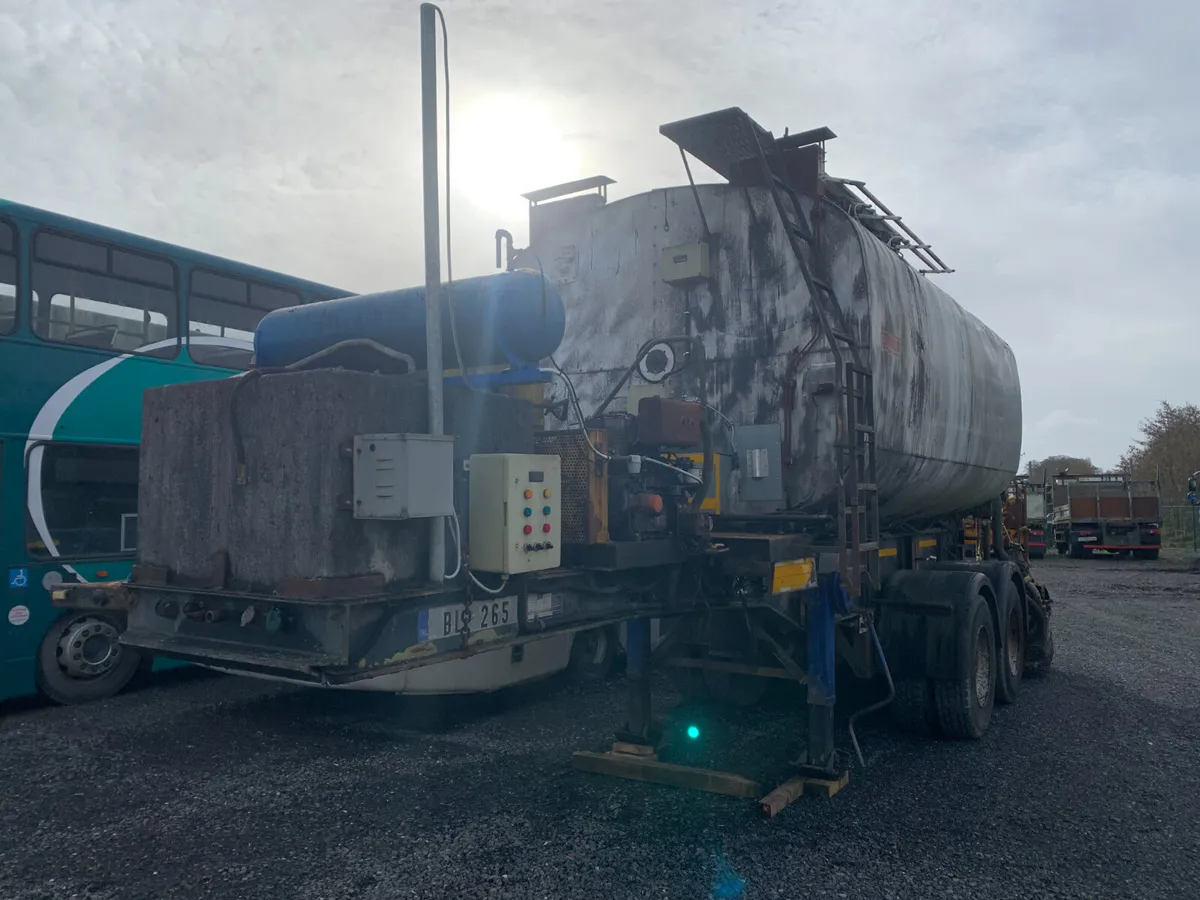 BID ONLINE NOW - ROTHDEAN TWIN AXLE TAR TANKER - Image 1