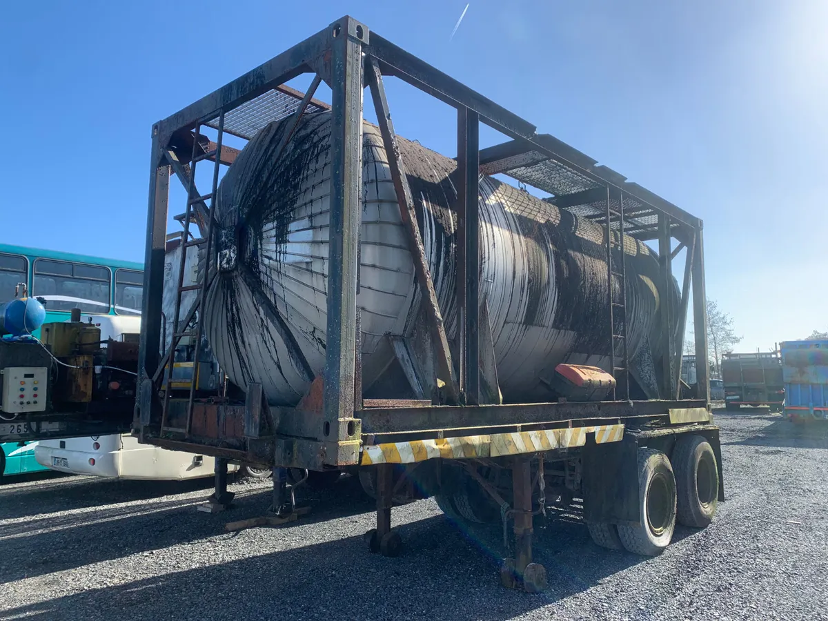 BID ONLINE NOW - TWIN AXLE RIELLIO TAR TANKER - Image 1