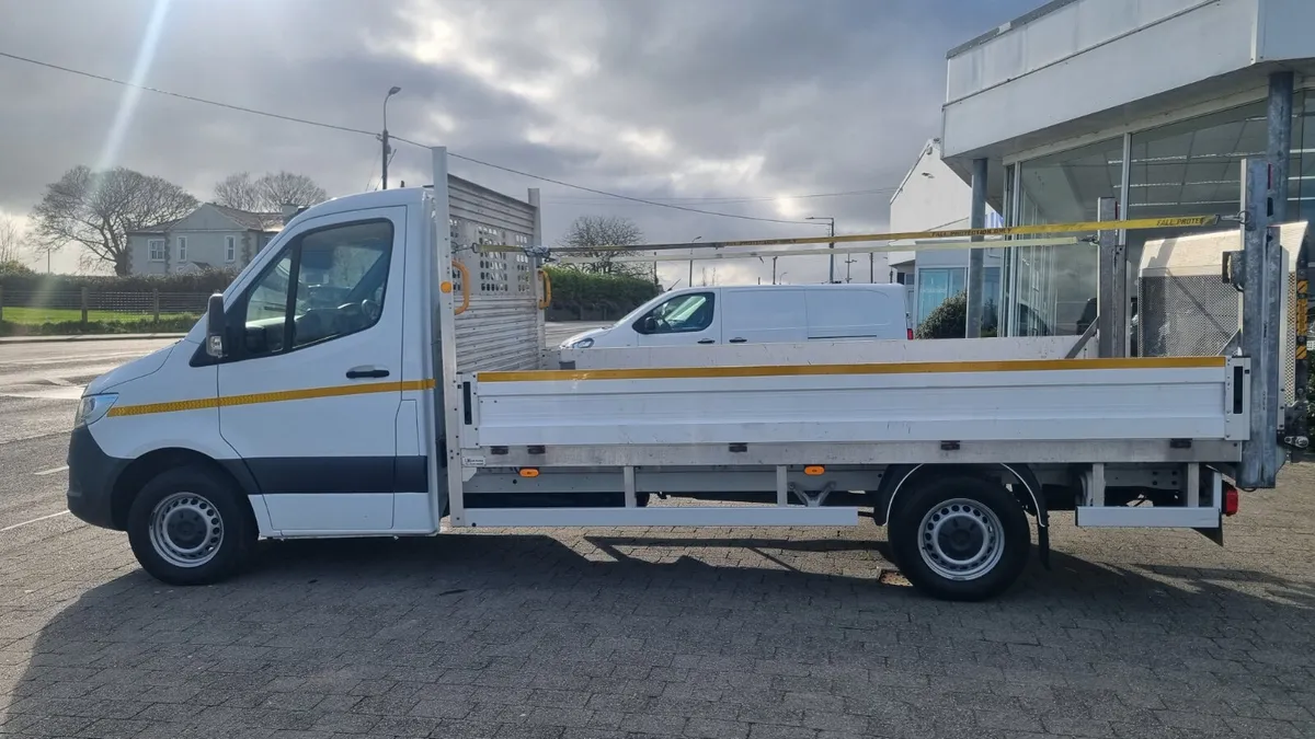 221 MERCEDES DROPSIDE XLWB TOWBAR TAILIFT CAMERA - Image 2