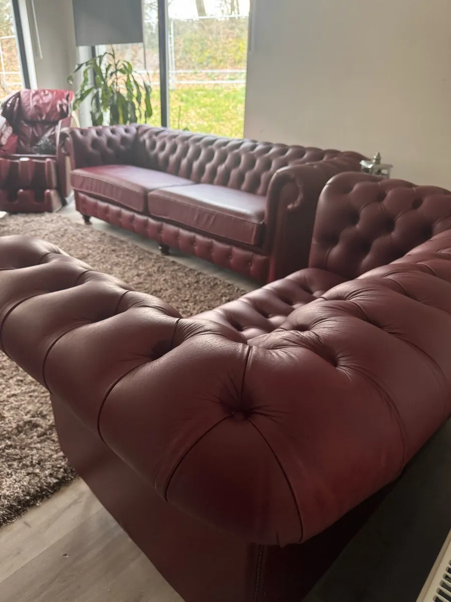 Chesterfield 4+2 seater suite - Image 1